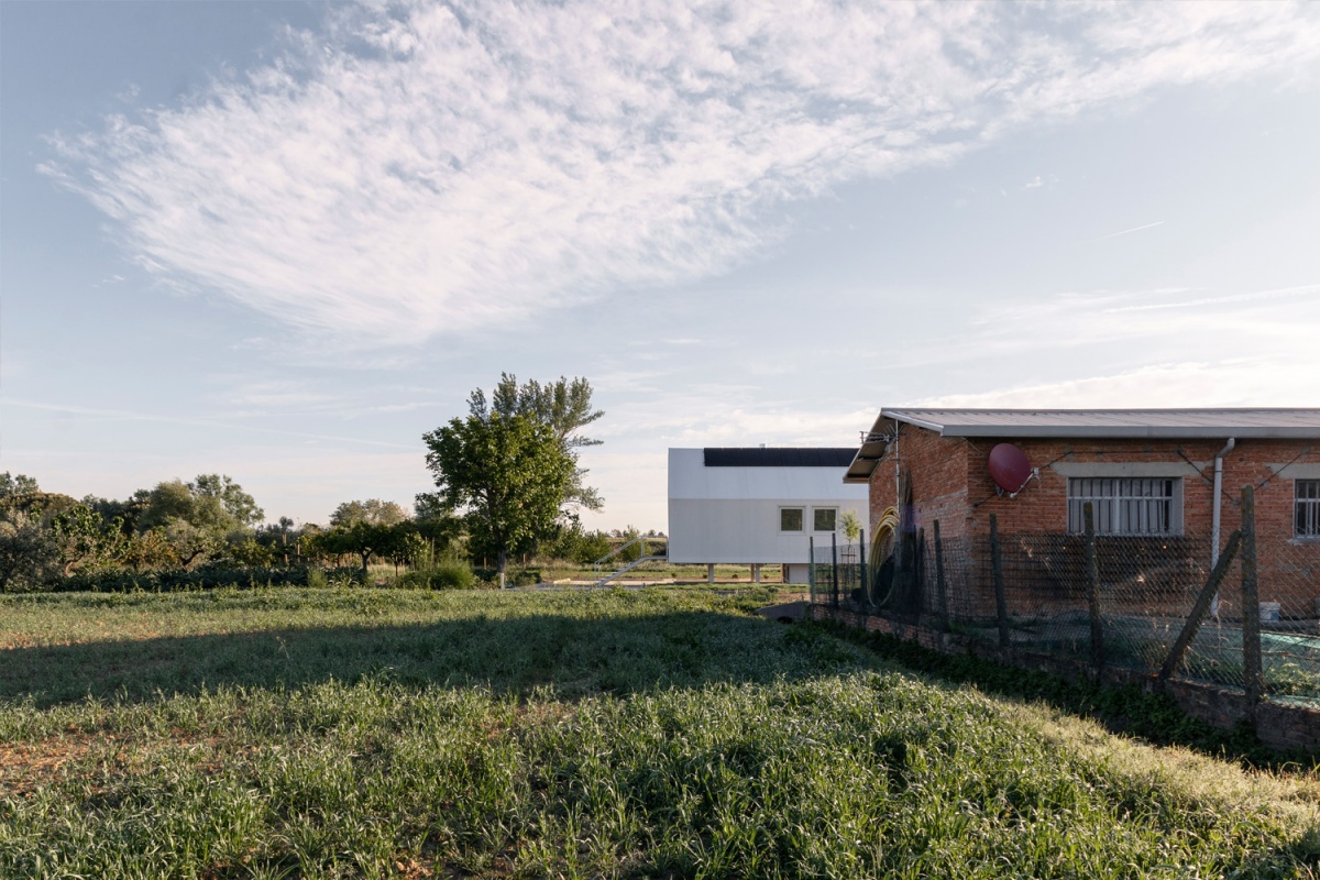 prospetto laterale CASA nell'ORTO e edificio esistente